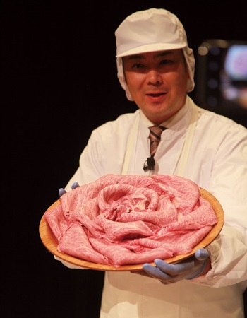 ジェトロ主催の日本産和牛のプロモーション・イベントでお披露目されたしゃぶしゃぶ肉