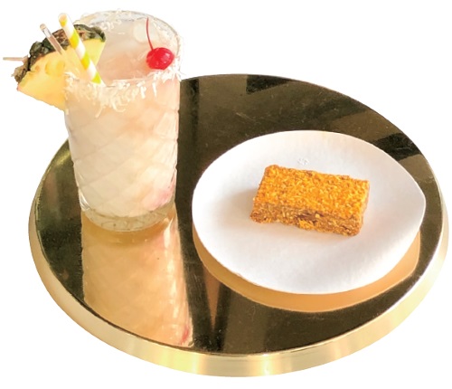 夏にぴったりのドリンク「Summer Frappe」($9.8)と、ユニークなマンゴー風味の「Turmeric & Mango Grow Bar」($5.5)はトロピカルな組み合わせ