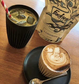 コーヒー豆の殻から作られたハスキー・カップも店頭で購入可能