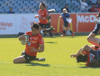 ブランビーズ・Bチーム戦、前半16分にトライを決める坂手淳史(Photo: Shusuke Sezai)