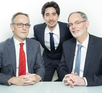ブライアン・ウエルシュ氏(右)、ディビッド・貴春・ウエルシュ氏(中)、エイドリアン・フェルトン氏(左)