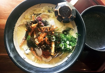 季節限定発売のクラムチャウダー・ラーメン