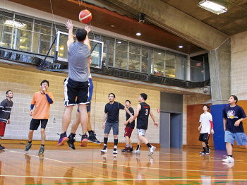 試合は基本5対5形式の7分交代制で行われる