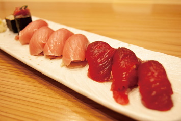 参加者は部位ごとに異なる味わいを楽しんだ