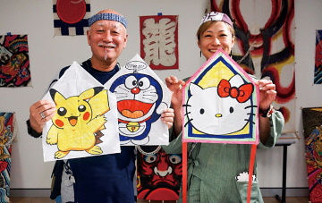 ワークショップを終えた土岐さん(左)と娘の亜沙美さん(右)