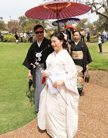 着物姿は日本庭園にぴったり