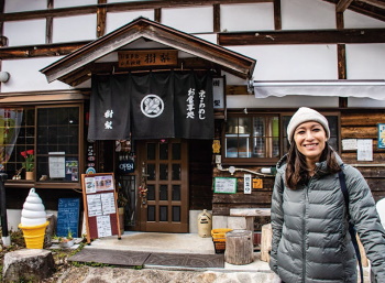 日本各地を巡るクミ・タグチ氏