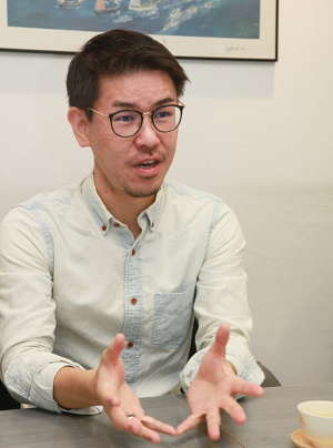 「マイノリティーの発信の仕方を多様化したい」と語る深田監督