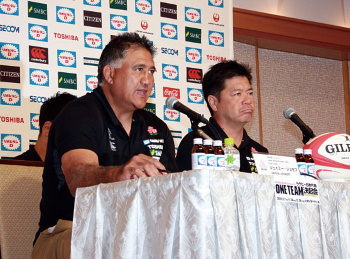 日本代表メンバーを発表するジェイミー・ジョセフHC