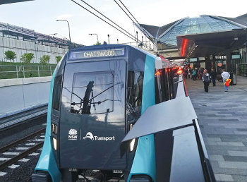 今年5月に開業したシドニー・メトロの車両。先頭には操縦室がなく、完全自動運転となっている