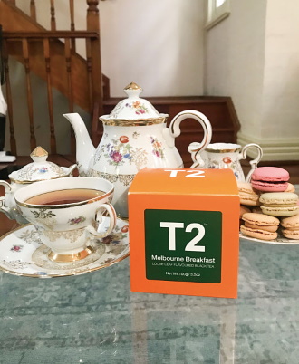 オレンジ色の箱は茶葉(写真)、黄色はティー・バッグ、青色はオーガニック茶葉と区別されている