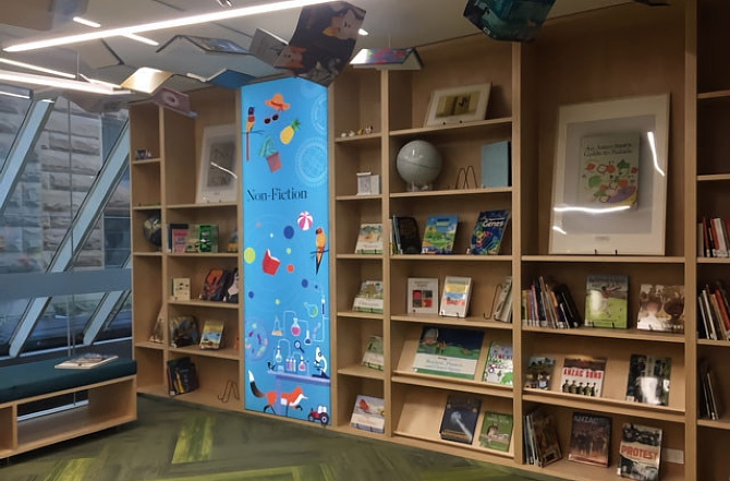 絵本がずらり! The Children's Library館内