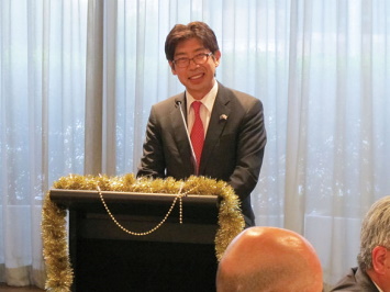 乾杯の音頭を取った紀谷昌彦・在シドニー総領事