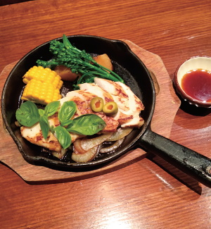 肉の他にも、旬の新鮮な野菜をたっぷり楽しめる
