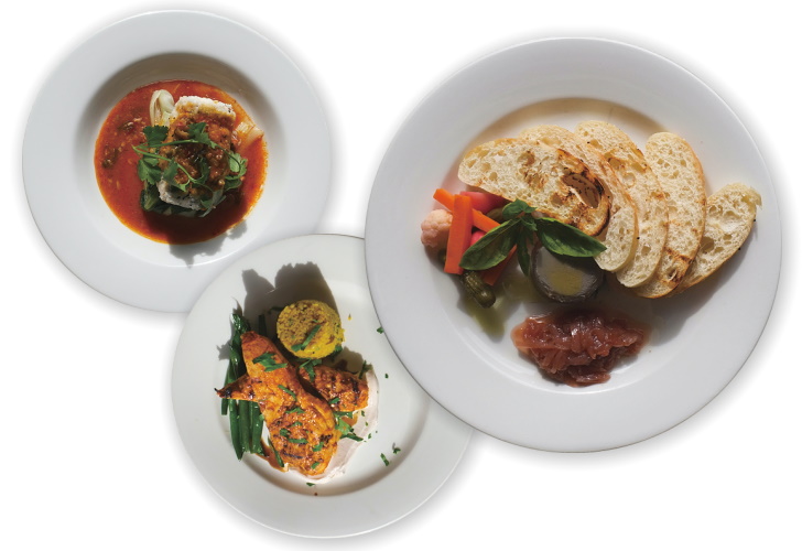時計回りに、スペイン地方の代表料理、キャベツ・ファーセル(Cabbage Farcellets $28)、ダック・パテ(Duck Pate $18)、フランゴ・ア・アフリカ(Frangoa Africana $28)