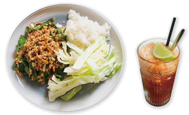 チキン・ミンス・サラダ(Chicken Mince Salad $16)、タイ・アイス・ティー(Thai Iced Tea $5)ミルク若しくはブラック・ティーか選べる