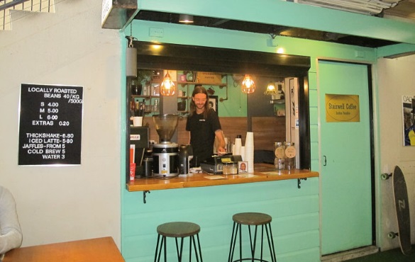 階段下に店舗を構える「Stairwell Coffee」