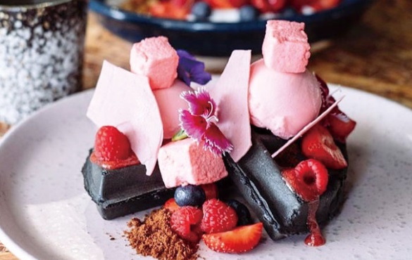 今季大人気の「Black Forest Waffles」
