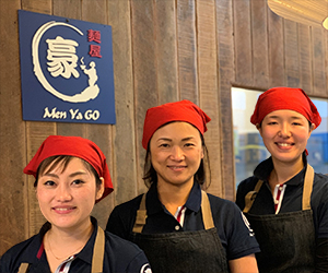 店長・Ikuyoさん、主任・Megumiさんとスタッフの方々