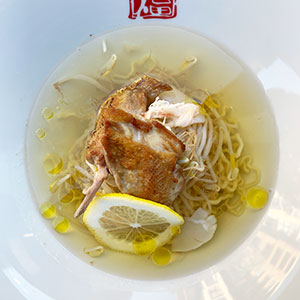 Grilled quail legs with truffle flavour, fresh scallops and fresh crab meat