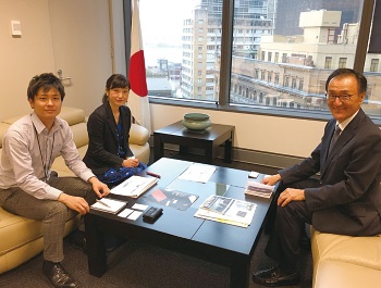 右から竹若敬三･在シドニー日本国総領事、斎藤氏、小山氏