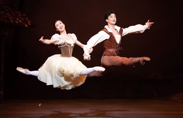 第１幕ジゼルとアルブレヒトのパ･ド･ドゥ（The Australian Ballet 2019 Giselle, Ako Kondo & Chengwu Guo, Photo by Daniel Boud）