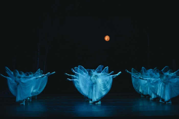 第2幕よりウィリの群舞（The Australian Ballet 2019 Giselle, Photo by Daniel Boud）