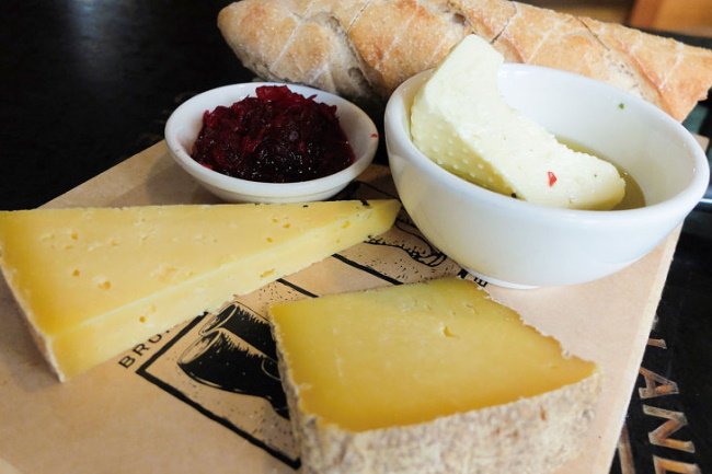 「Bruny Island Cheese and Beer Co.」のチーズ･プラッター