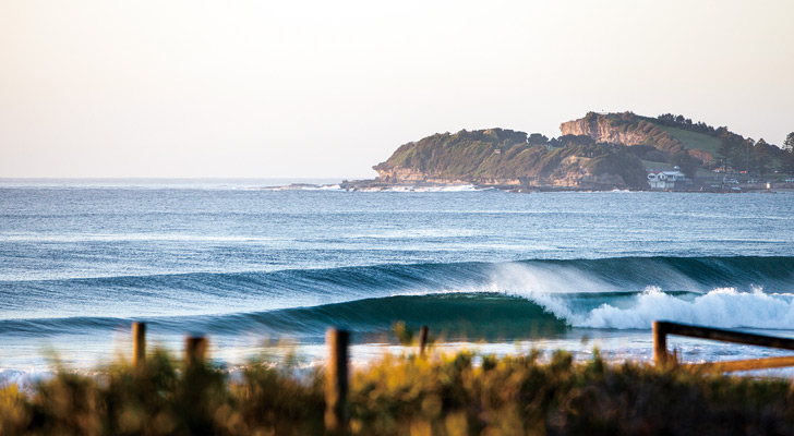 誰もいない海で崩れる極上の波=テリガルの北にあるワンバラル・ビーチ(Photo: Destination NSW)
