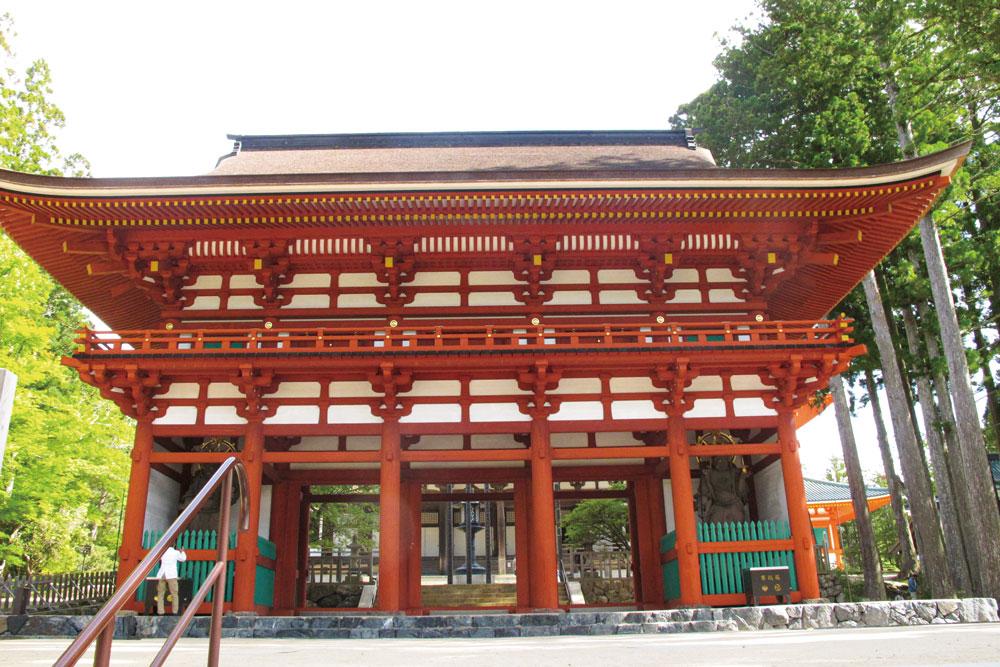 A SACRED REGION THAT GAVE BIRTH TO RELIGIOUS FAITH ── KOYASAN