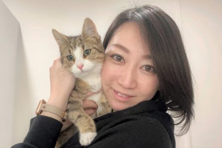1_Cafe-owner-Yuki-with-Cotton-(SBS-Sandra-Fulloon)