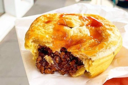 Aussie_meat_pie_cropped