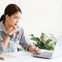 admin-female-2-1 admin-female-2-1